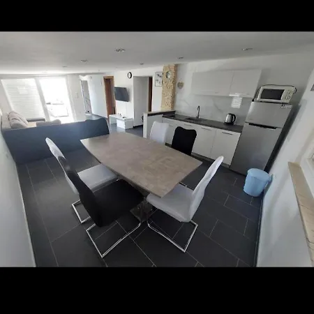 Apartman Nella Lägenhet *